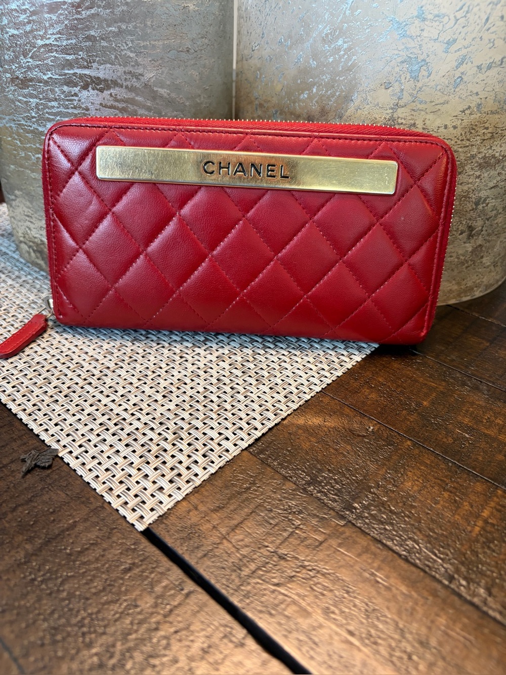 CHANEL Red Quilted Leather Zip wallet with gold Chanel plaque